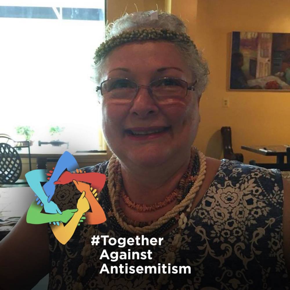 Meet your Posher, Dee Dee